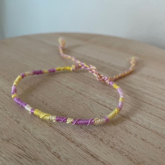 10/$25 Lilac Gold Woven Bracelet - Picture 1 of 1